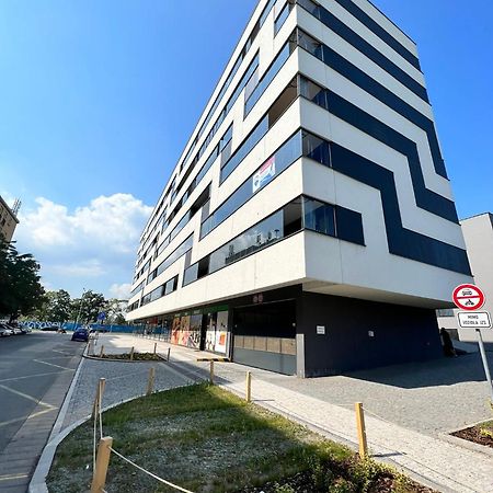 Luxury Pearl With Parking Place In Holesovice Prague Extérieur photo