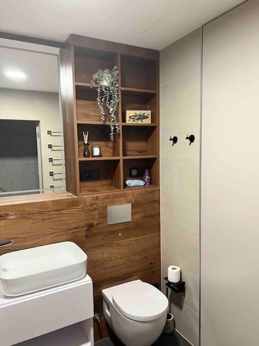 Luxury Pearl With Parking Place In Holesovice Prague Extérieur photo