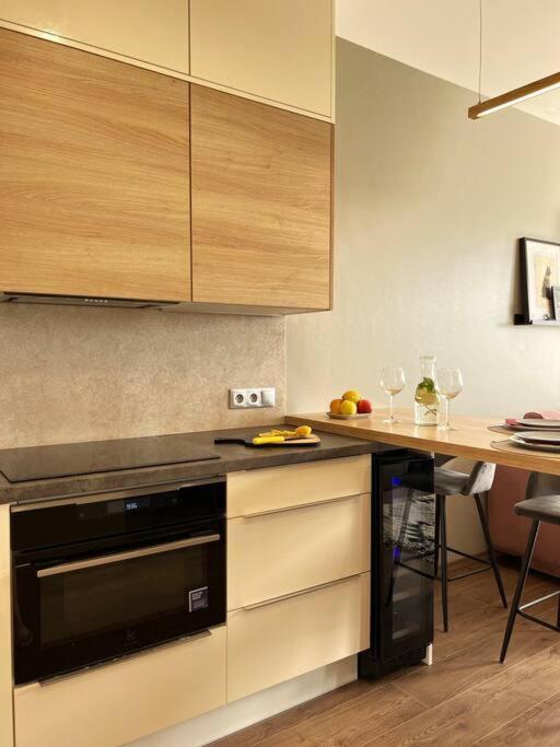 Luxury Pearl With Parking Place In Holesovice Prague Extérieur photo